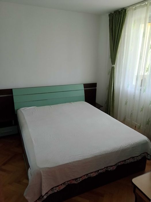 Închiriez apartament