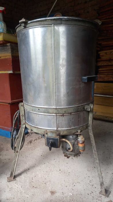 80 кошерас рамки  и електрическа центрофуга -2000 лв.