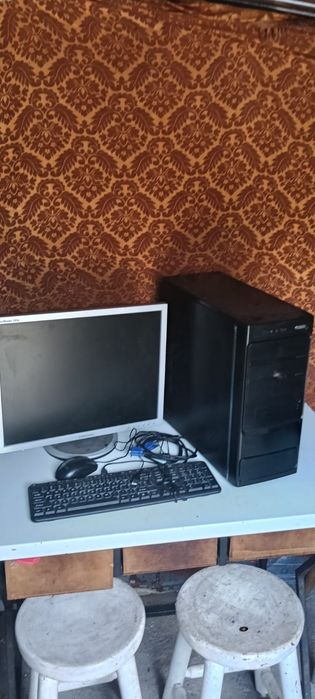 Vând  PC complet