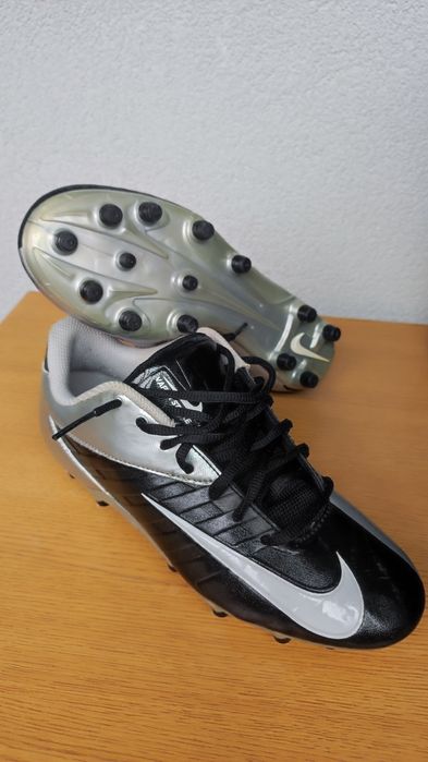 Футболни( обувки )бутонки Nike, 40