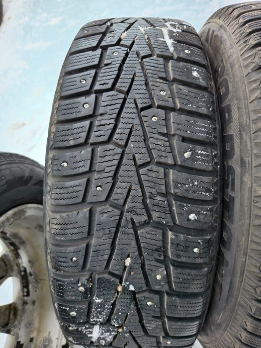 Продам зимние шины 215/60/16