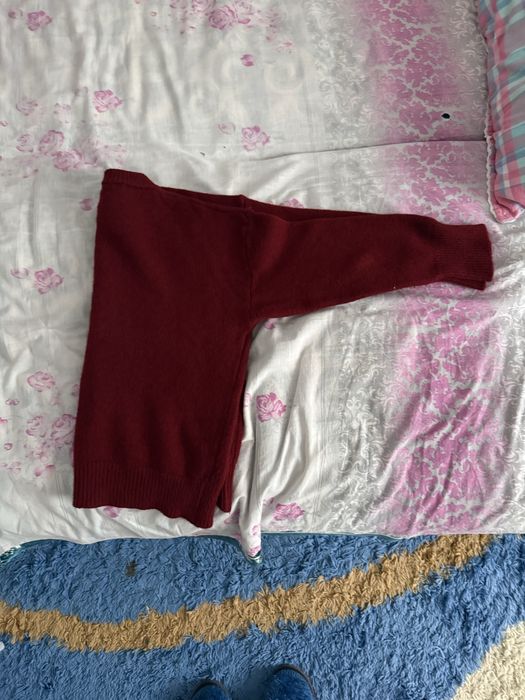 Бордовая кофта очень удобная