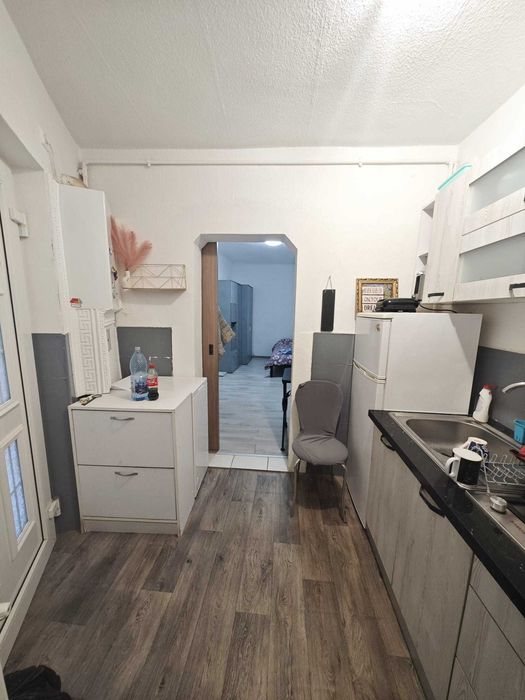 Se vinde apartament la casa