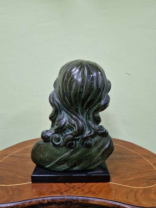 Уникален антикварен авторски френски керамичен бюст