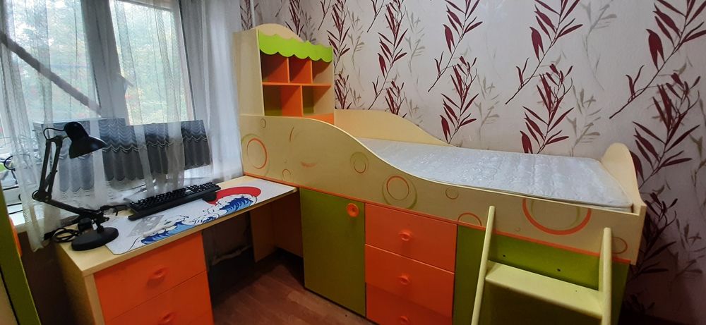 Детская кровать со столом