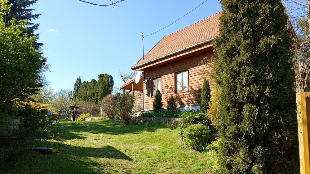 Casă de vacanță cu anexe .