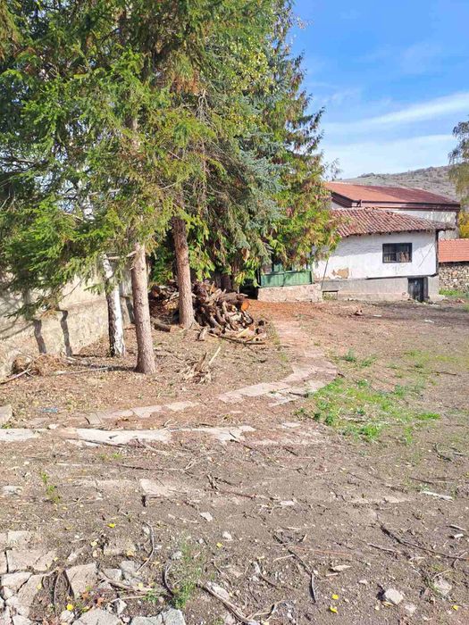 Продавам парцел  УПИ с електричество и вода