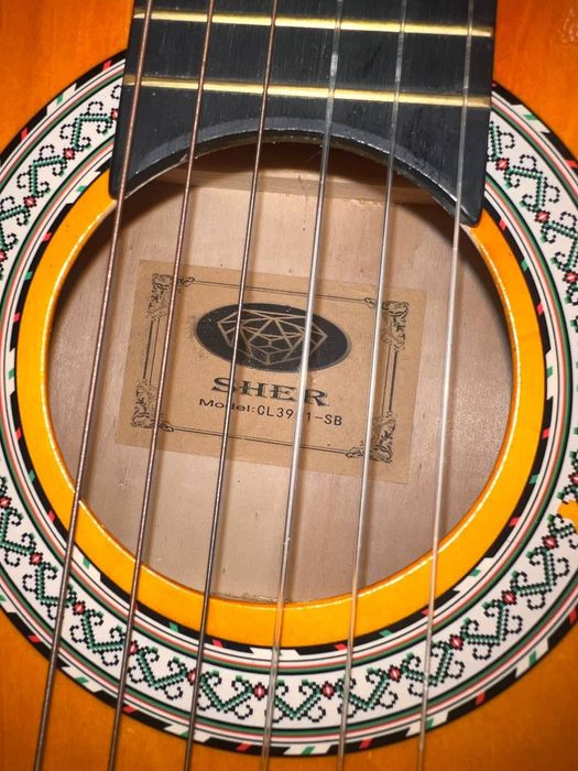 Gitara sotiladi Holati a'lo