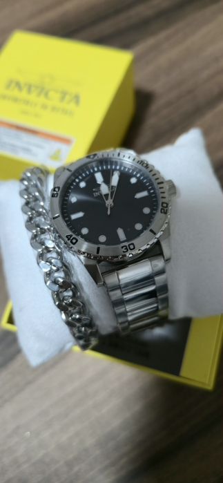 Чисто нов Мъжки часовник Invicta + мъжка гривна. Оригинален.