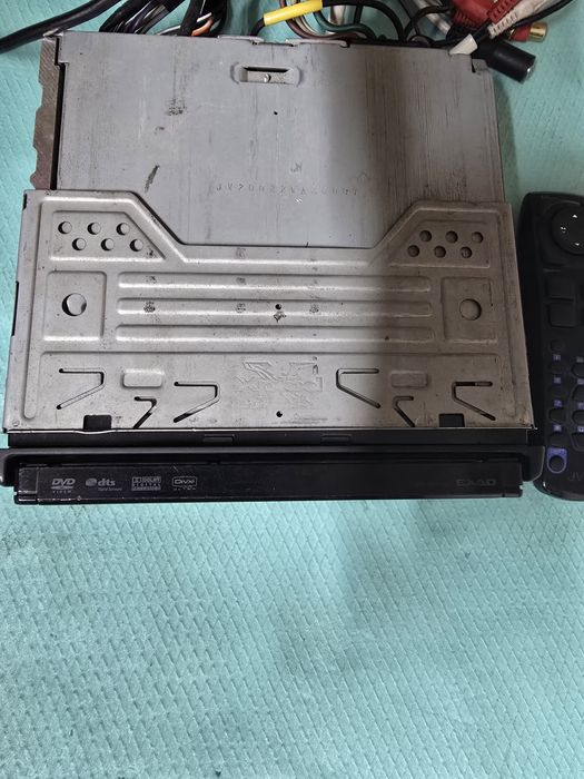 Продавам висок клас плеър JVC