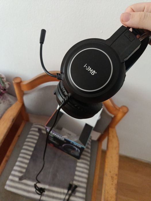 Vând căști  I -JMB.