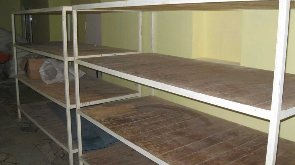 Кондитерские столы срочно продаются.