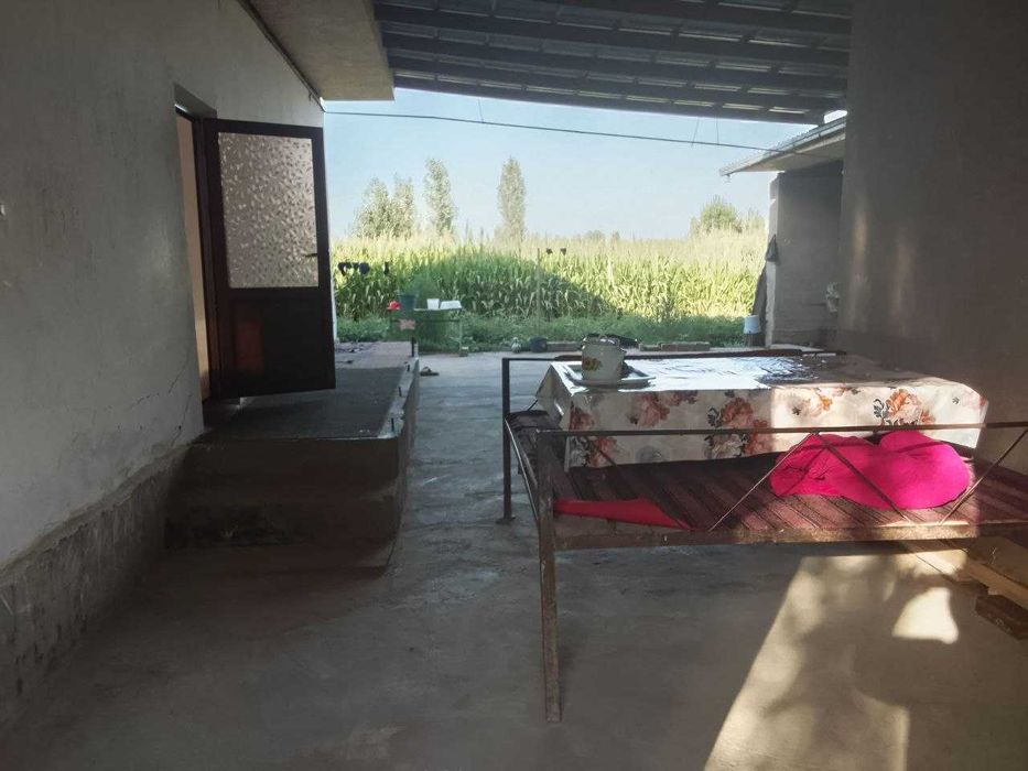 Toshken viloyat Chinoiz tumanida uy sotiladi