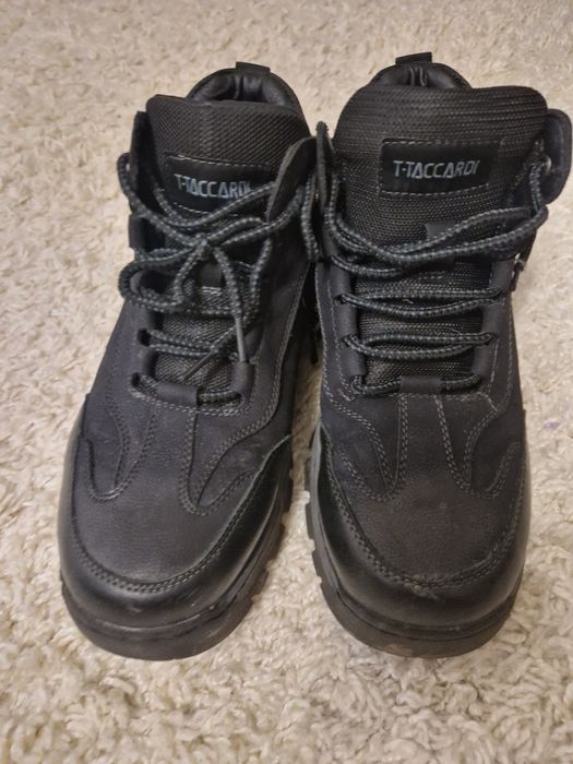 Продам зимние ботинки 40размер