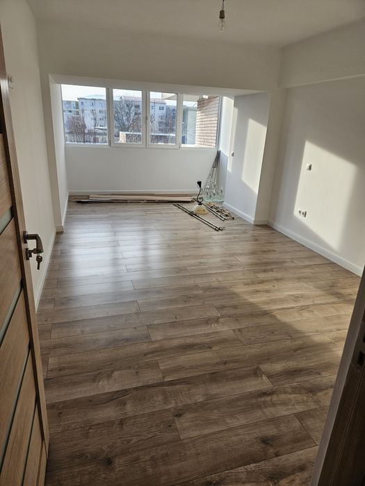 Vând apartament situat central, 96 mp utili