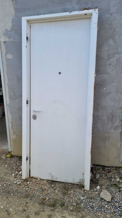 Блиндирана входна врата