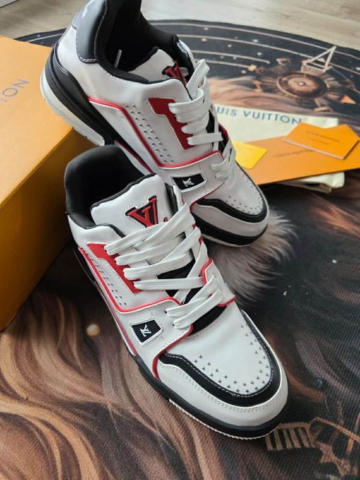 Adidasi Louis Vuitton