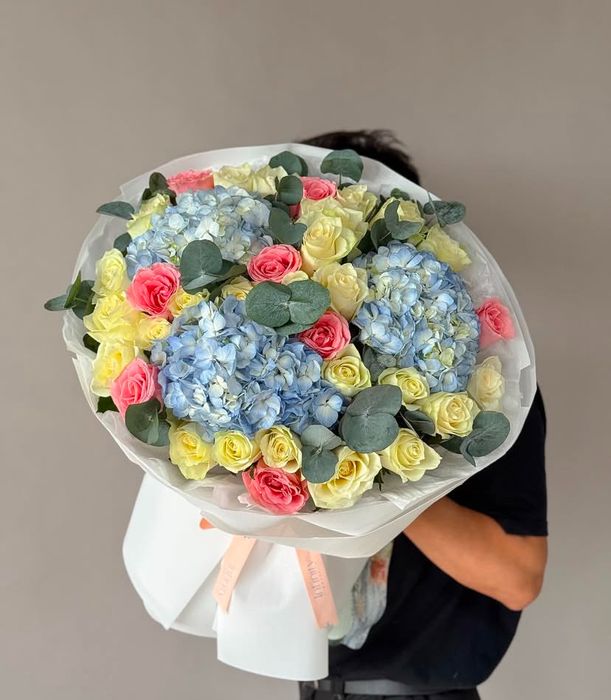 Пионы цветы букеты розы тюльпаны