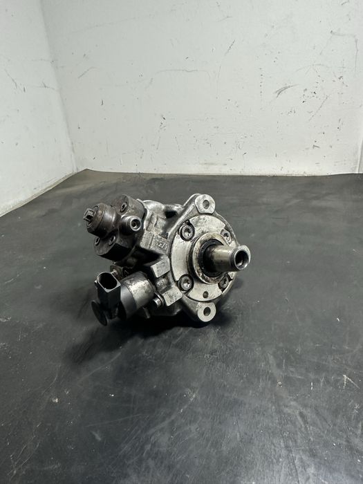 Pompa injectie BMW Seria 5 F10 F11 520d N47 2.0 diesel 7810696