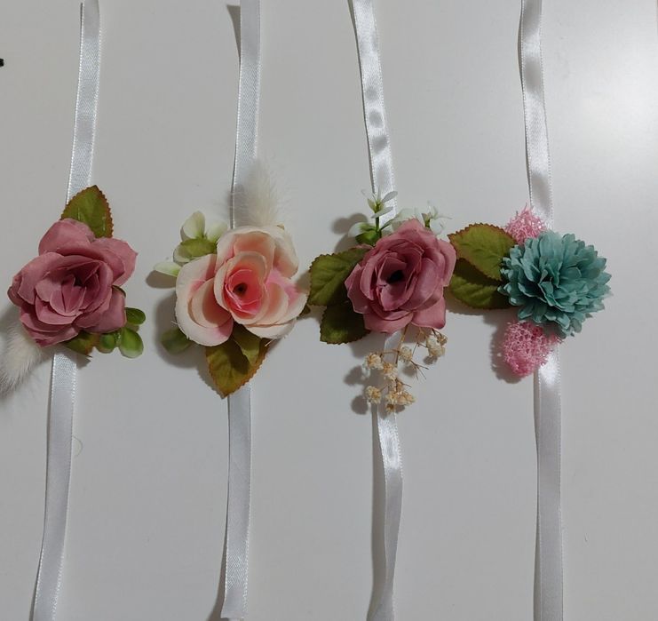 Сватбени бутониери и гривни за ръка