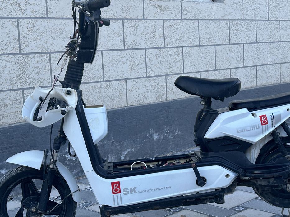 Продам срочно скутер