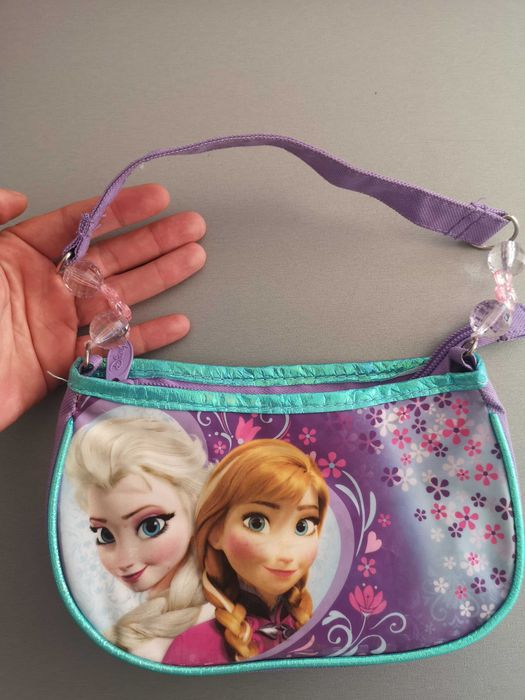 Елза и Ана/Frozen,Замръзналото -кукла,кутия,светеща пръчка,нова чанта, пончо
