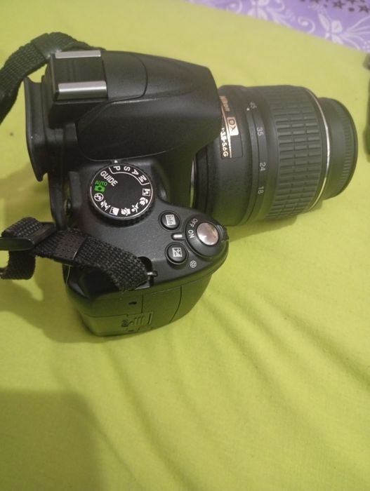 Nikon d3000 cu obiectiv