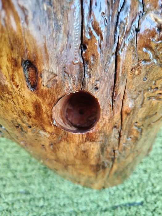 Ръчно изработена дървена поставка за бутилки