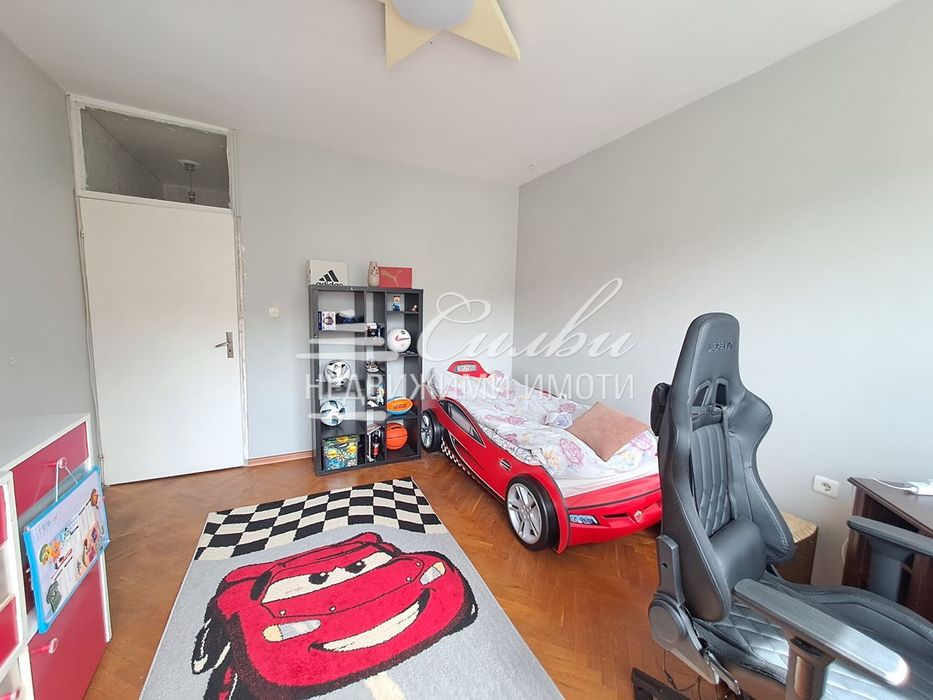 Продава се Четиристаен апартамент в Шумен, Боян Българанов 1 - 103 кв.м за 926 €/кв.м - Снимка #2