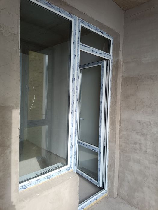 Пластиковый окно и дверь