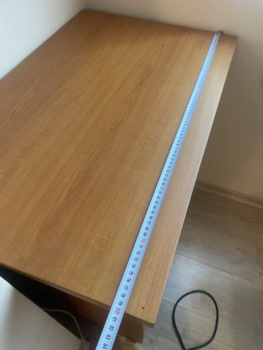 Компактно бюро за компютър.