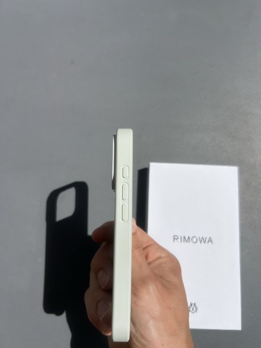 Husa Rimowa 17 pro
