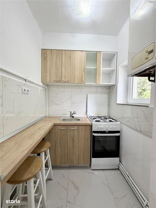Garsoniera de inchiriat – renovata, prima inchiriere , cu balcon