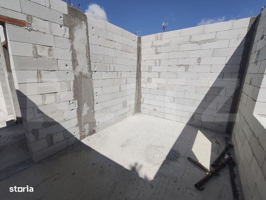 Casa de vanzare, la rosu, 3 camere, 90 mp, in Les