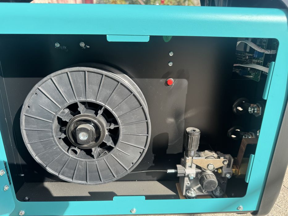 Профессиональный сварочный аппарат PW141-MIG250-1