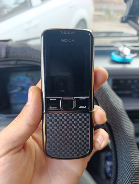 Nokia 8800 sotiladi