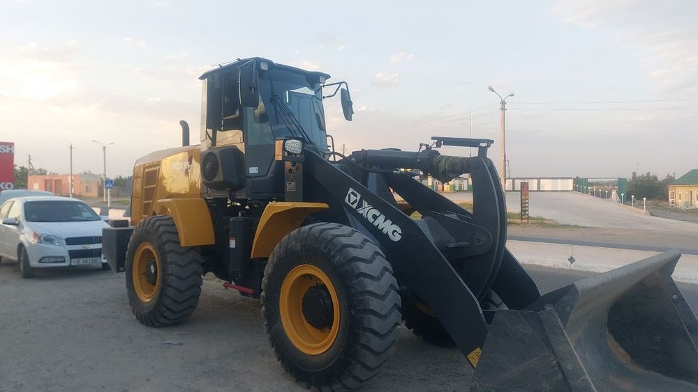 Traktor pogruzchil xcmg