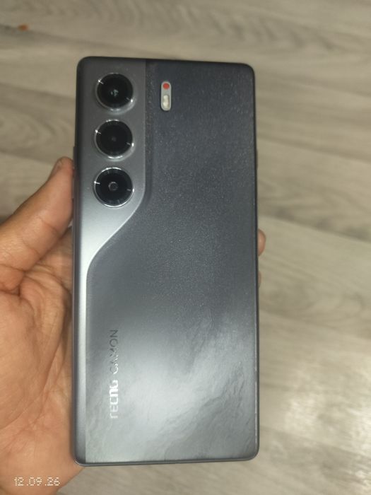 Продам смартфон Techno Camon 40