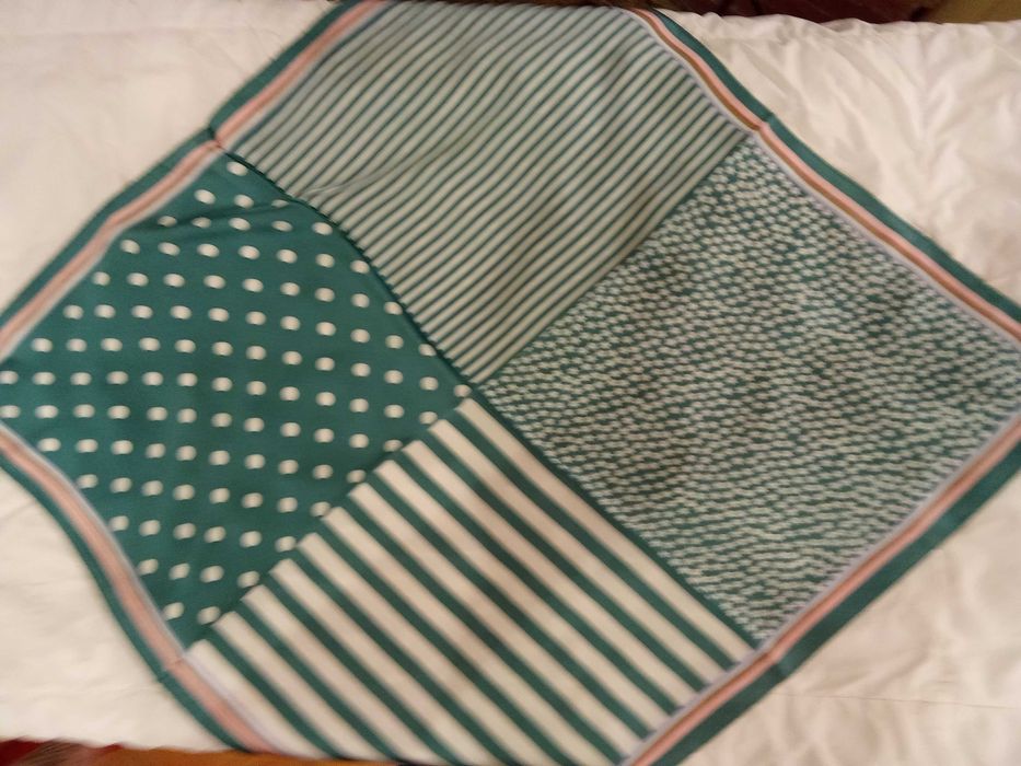 Нови копринени шалове 60/60 см - 5 евро.