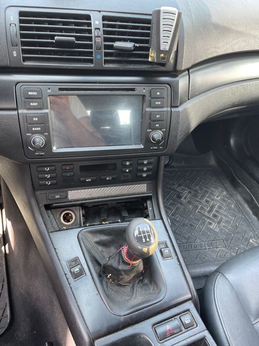 BMW seria 3/ motor 2l turbodiesel cu 150 CP/ navi/ interior din piele/ comenzi pe volan/ climatronic/ cutie de viteze manuala/ inmatriculat in Romania