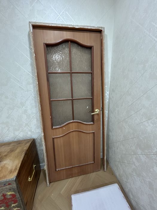 Продам межком дверь и газплиту