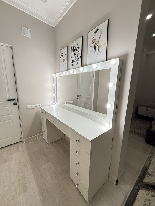 Продам Гримерное зеркало для макияжа