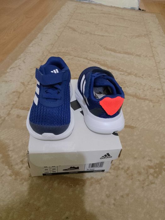 Бебешки маратонки адидас