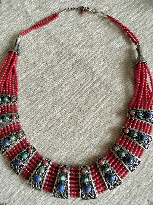 Колье из серебра с кораллами и другими камнями