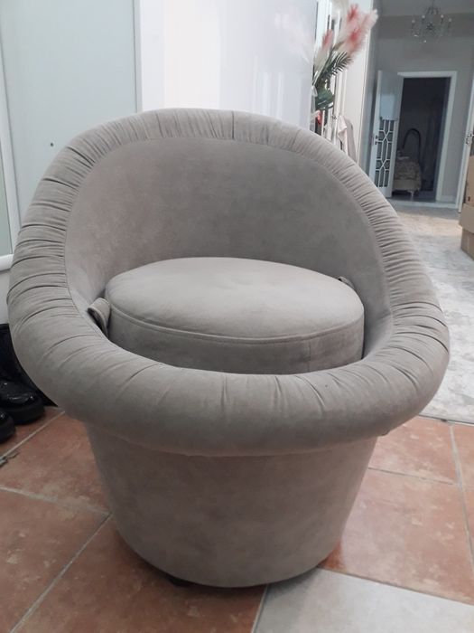 Продам пуфик мягкий для прихожей.