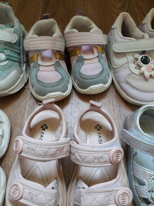 Продаю обувь детскую