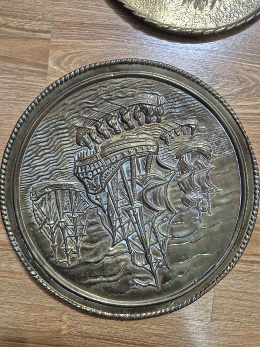 винтидж месингови релефни стенна чинии "Jenny Jones".