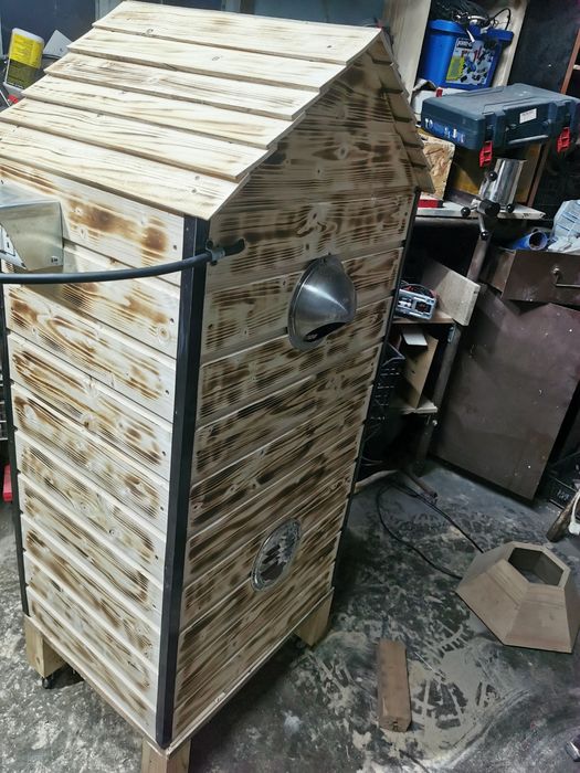 Afumatoare electrica convecție.