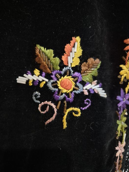 Costum popular traditional