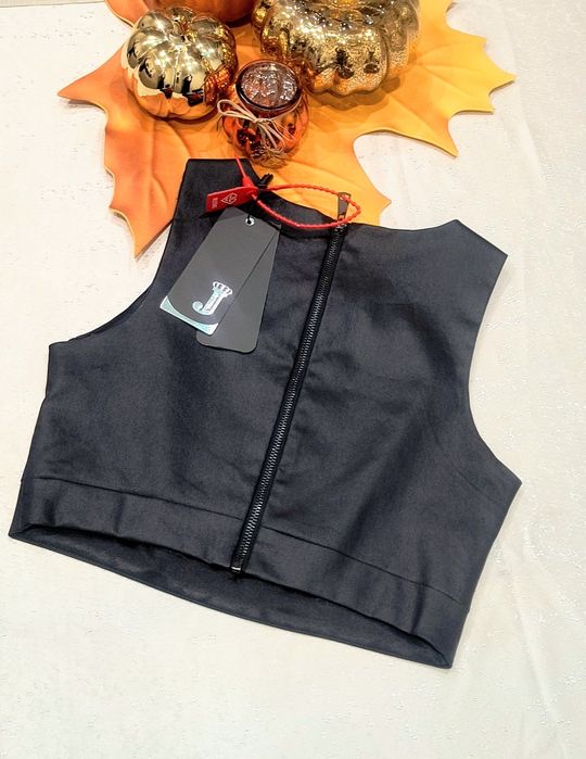 Дамски черен плюшен суитчър Junona Юнона кроп топ с качулка